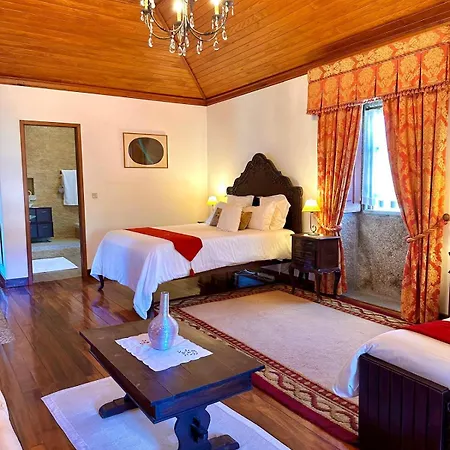 Casas Do Rio Cossourado (Braga)