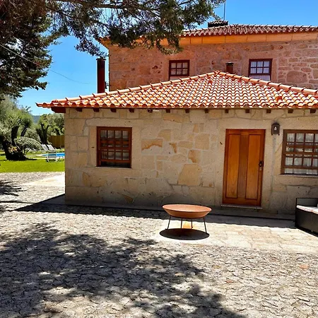 Casas Do Rio Cossourado (Braga)