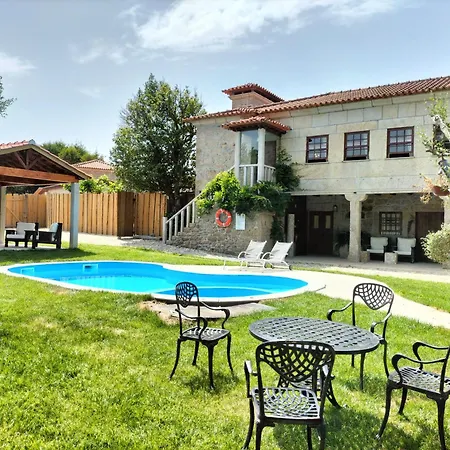 Casas Do Rio Cossourado (Braga)