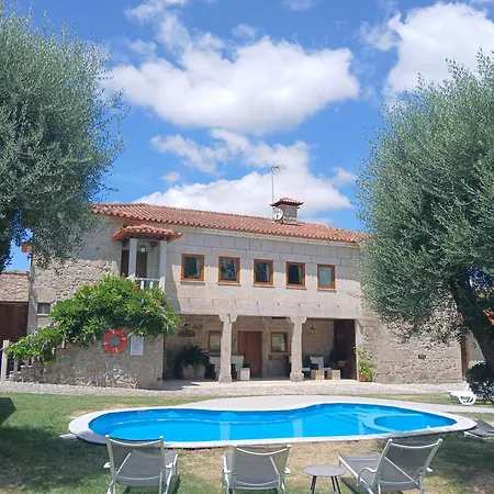 Casas Do Rio Cossourado (Braga)