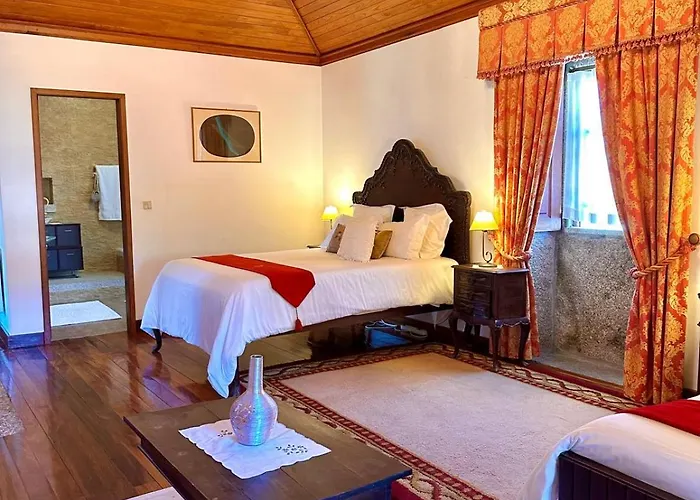 Casas Do Rio Cossourado (Braga)