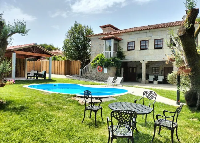 Casas Do Rio Cossourado (Braga)