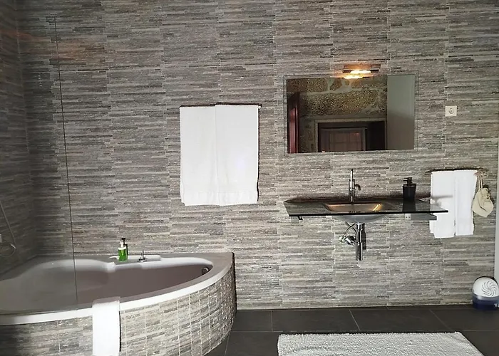 Casas Do Rio Cossourado (Braga)