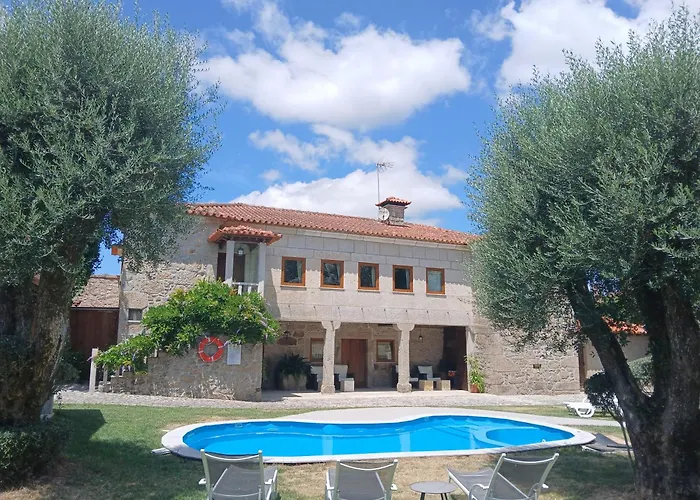 Casas Do Rio Cossourado (Braga)